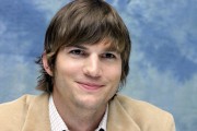 Эштон Кутчер (Ashton Kutcher) Press Conference (10xHQ) 8acd5f437140190
