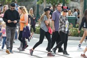 Кристина Агилера (Christina Aguilera) Disneyland in Anaheim (2015.05.16.) (9xHQ) 3b2c29437610722