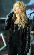 Шакира (Shakira) performs on NBC's 'Today' at Rockefeller Plaza (New York, March 26, 2014) - 67хHQ 2eeb7d439805342