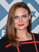 Emily Deschanel 415d76444618613