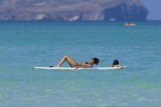 Рианна (Rihanna) in a thong bikini at beach  Hawaii, 2012.01.19 (43xHQ) F39a35445185138