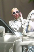 Лэди Гага / Lady Gaga - exits Chateau Marmont in a white Rolls Royce in West Hollywood, 15.10.2015 (34xHQ) 93d92e447952114