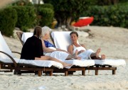 Селин Дион (Celine Dion) vacation in Anguilla, British West Indies, 12.02.2006 (48xHQ) A5970e453101637