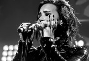 Деми Ловато (Demi Lovato) performing at Wild 94.9's Jingle Ball at the Oracle Arena in Oakland, California, 03.12.2015 (120xHQ) 0ac9da453111516