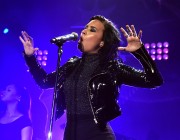 Деми Ловато (Demi Lovato) performing at Wild 94.9's Jingle Ball at the Oracle Arena in Oakland, California, 03.12.2015 (120xHQ) 2288e5453111237