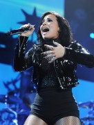 Деми Ловато (Demi Lovato) performing at Wild 94.9's Jingle Ball at the Oracle Arena in Oakland, California, 03.12.2015 (120xHQ) 429b7d453114176