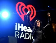 Деми Ловато (Demi Lovato) performing at Wild 94.9's Jingle Ball at the Oracle Arena in Oakland, California, 03.12.2015 (120xHQ) 4ca3a4453110779