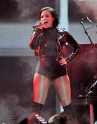 Деми Ловато (Demi Lovato) performing at Wild 94.9's Jingle Ball at the Oracle Arena in Oakland, California, 03.12.2015 (120xHQ) 7d1048453111915