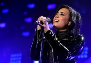 Деми Ловато (Demi Lovato) performing at Wild 94.9's Jingle Ball at the Oracle Arena in Oakland, California, 03.12.2015 (120xHQ) 92fba5453110738