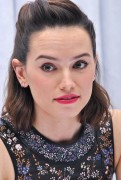 Дэйзи Ридли (Daisy Ridley) 'Star Wars - The Force Awakens' Press Conference in Los Angeles (December 4, 2015) 04fd82454099335