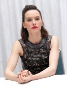 Дэйзи Ридли (Daisy Ridley) 'Star Wars - The Force Awakens' Press Conference in Los Angeles (December 4, 2015) 182109454099087