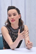 Дэйзи Ридли (Daisy Ridley) 'Star Wars - The Force Awakens' Press Conference in Los Angeles (December 4, 2015) 42c889454099343