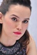 Дэйзи Ридли (Daisy Ridley) 'Star Wars - The Force Awakens' Press Conference in Los Angeles (December 4, 2015) 846dcf454099294