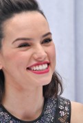 Дэйзи Ридли (Daisy Ridley) 'Star Wars - The Force Awakens' Press Conference in Los Angeles (December 4, 2015) 920e28454099288