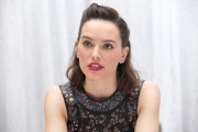 Дэйзи Ридли (Daisy Ridley) 'Star Wars - The Force Awakens' Press Conference in Los Angeles (December 4, 2015) 9a4245454099223