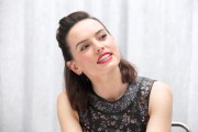 Дэйзи Ридли (Daisy Ridley) 'Star Wars - The Force Awakens' Press Conference in Los Angeles (December 4, 2015) A8090c454099234