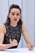 Дэйзи Ридли (Daisy Ridley) 'Star Wars - The Force Awakens' Press Conference in Los Angeles (December 4, 2015) A861e2454099372