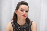 Дэйзи Ридли (Daisy Ridley) 'Star Wars - The Force Awakens' Press Conference in Los Angeles (December 4, 2015) E6d821454099279