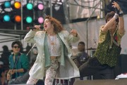Мадонна (Madonna) – Performing at the Live Aid Concert, 13 July 1985 – 14xHQ + 1xUHQ 2073fc454995279