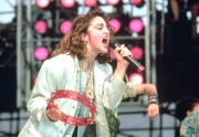 Мадонна (Madonna) – Performing at the Live Aid Concert, 13 July 1985 – 14xHQ + 1xUHQ 8d6688454995598