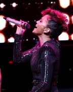 Дженнифер Лопез (Jennifer Lopez) performs Onstage during The Megaton at Madison Square Garden in New York City, 28.10.2015 - 24xHQ 11fb47455018150