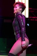 Дженнифер Лопез (Jennifer Lopez) performs Onstage during The Megaton at Madison Square Garden in New York City, 28.10.2015 - 24xHQ 5ea707455018035