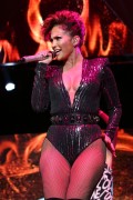 Дженнифер Лопез (Jennifer Lopez) performs Onstage during The Megaton at Madison Square Garden in New York City, 28.10.2015 - 24xHQ B2b11f455018229