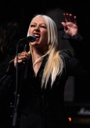 Кристина Агилера (Christina Aguilera) Linda Perry's Freeheld Party in Los Angeles, 05.01.2016 - 27xHQ 5267b9457175223