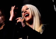Кристина Агилера (Christina Aguilera) Linda Perry's Freeheld Party in Los Angeles, 05.01.2016 - 27xHQ Ea9592457175256