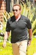 Арнольд Шварценеггер (Arnold Schwarzenegger) out for lunch in Brentwood, 10.08.2015 (9xHQ) 72aa62457187221