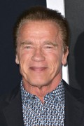 Арнольд Шварценеггер (Arnold Schwarzenegger) 'Creed' Premiere at Regency Village Theatre in Westwood, 19.11.2015 (9xHQ) Dd0c1c457186372