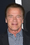 Арнольд Шварценеггер (Arnold Schwarzenegger) 'Creed' Premiere at Regency Village Theatre in Westwood, 19.11.2015 (9xHQ) E36730457186390