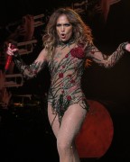 Дженнифер Лопез (Jennifer Lopez) Opening night of her 'All I Have' Residency in Las Vegas, 20.01.2016 (180xHQ) 00848a460725311