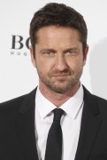 Джерард Батлер (Gerard Butler) Hugo Boss party at the Eurobuilding Hotel in Madrid, Spain, 04.02.2016 (14xHQ) 4a1854463656287