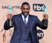 Идрис Эльба (Idris Elba) 22nd Annual Screen Actors Guild Awards at The Shrine Auditorium in Los Angeles, 30.01.2016 (5xHQ) 6ef313463656540