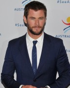Крис Хемсворт (Chris Hemsworth) There's Nothing Like Australia Campaign Launch at Bryant Park in New York (January 25, 2016) (19xHQ) D4ec86463652099
