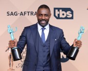 Идрис Эльба (Idris Elba) 22nd Annual Screen Actors Guild Awards at The Shrine Auditorium in Los Angeles, 30.01.2016 (5xHQ) D65043463656500