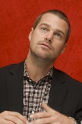 Крис О’Доннелл (Chris O'Donnell) 'NCIS Los Angeles' press conference portraits by Munawar Hosain (October 10, 2009) - 51xHQ 5edecd463679414