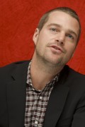 Крис О’Доннелл (Chris O'Donnell) 'NCIS Los Angeles' press conference portraits by Munawar Hosain (October 10, 2009) - 51xHQ Bffb75463679278