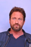 Джерард Батлер (Gerard Butler) 'How to Train Your Dragon 2' press conference portraits by Yoram Kahana (July 9, 2014) - 30xHQ 10a0a9463853865