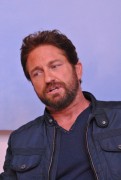 Джерард Батлер (Gerard Butler) 'How to Train Your Dragon 2' press conference portraits by Yoram Kahana (July 9, 2014) - 30xHQ D07d77463853938
