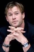Крис Хемсворт (Chris Hemsworth) 'In the Heart of the Sea' Press Conference Portraits by Munawar Hosain, 20.11.2015 (32xHQ) 06b72a463955206