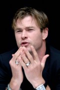 Крис Хемсворт (Chris Hemsworth) 'In the Heart of the Sea' Press Conference Portraits by Munawar Hosain, 20.11.2015 (32xHQ) 33258a463955196