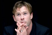 Крис Хемсворт (Chris Hemsworth) 'In the Heart of the Sea' Press Conference Portraits by Munawar Hosain, 20.11.2015 (32xHQ) 43e4dc463955253
