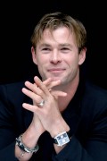 Крис Хемсворт (Chris Hemsworth) 'In the Heart of the Sea' Press Conference Portraits by Munawar Hosain, 20.11.2015 (32xHQ) 981a44463955213