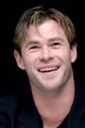 Крис Хемсворт (Chris Hemsworth) 'In the Heart of the Sea' Press Conference Portraits by Munawar Hosain, 20.11.2015 (32xHQ) F35e83463954825