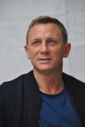 Дэниал Крэйг (Daniel Craig) 'Spectre' Press Conference Portraits by Yoram Kahana, 23.10.2015 - 28xHQ 0929ef463961967