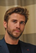 Лиам Хемсворт (Liam Hemsworth) 'The Hunger Games - Mockingjay Part 2' Press Conference Portraits by Yoram Kahana, 03.11.2015 - 34xHQ 857757463964473