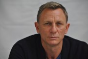 Дэниал Крэйг (Daniel Craig) 'Spectre' Press Conference Portraits by Yoram Kahana, 23.10.2015 - 28xHQ C7ae65463961916