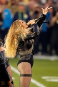 Бейонсе (Beyonce) sings during Pepsi Super Bowl 50 Halftime Show at Levi's Stadium (06.02.2016) (68xHQ) 04d9e9464177848